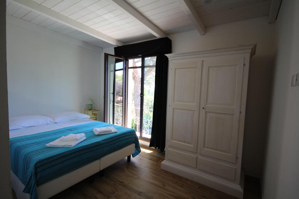 Villa La Conchiglia Rooms Cala Liberotto Extérieur photo